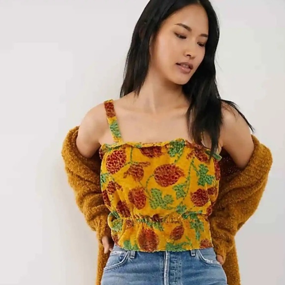 Anthropologie Women’s Felipa Cropped Velvet Cherry Print Tank Yellow Medium Y2K - Picture 1 of 12